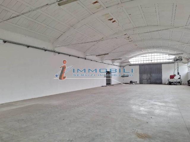 Locale Commerciale in affitto a Seguro, Settimo Milanese