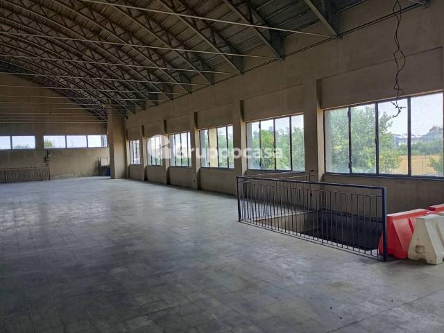 Locale Commerciale in affitto a Seguro, Settimo Milanese