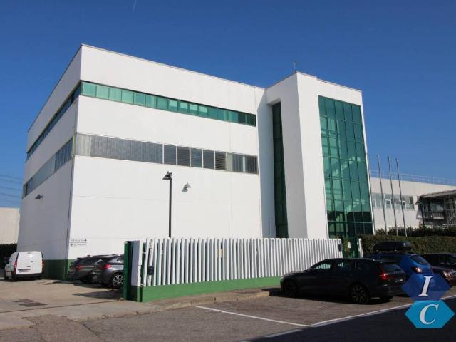 Locale Commerciale in affitto a Seguro, Settimo Milanese