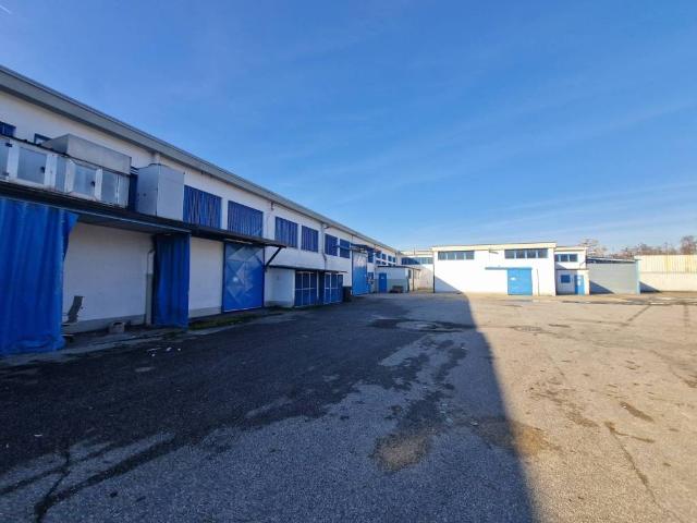 Locale Commerciale in affitto a Seguro, Settimo Milanese