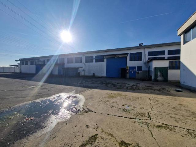 Locale Commerciale in affitto a Seguro, Settimo Milanese