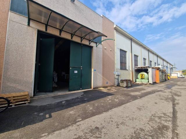 Locale Commerciale in affitto a Seguro, Settimo Milanese