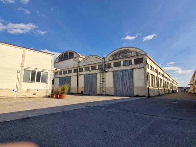 Locale Commerciale in affitto a Seguro, Settimo Milanese