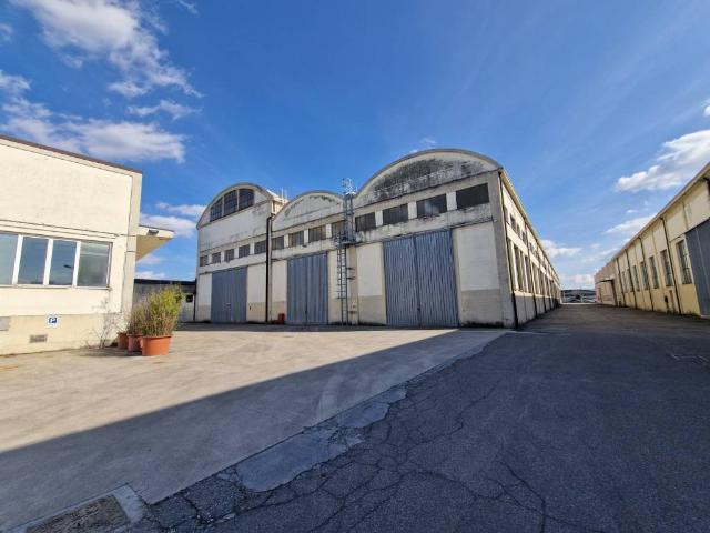 Locale Commerciale in affitto a Seguro, Settimo Milanese