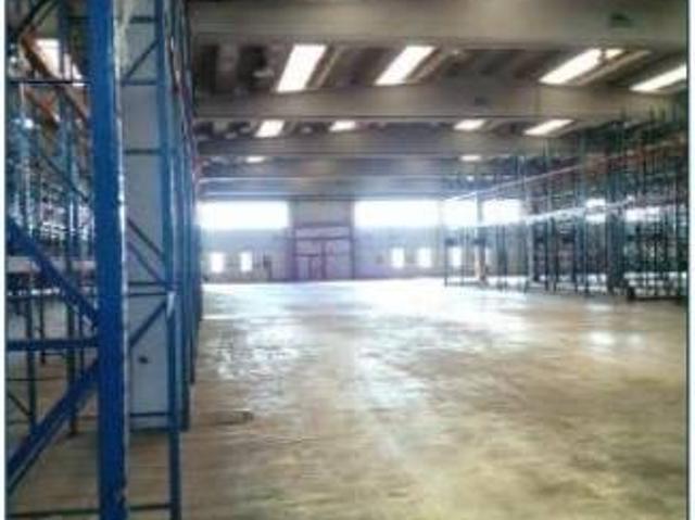 Locale Commerciale in affitto a Seguro, Settimo Milanese