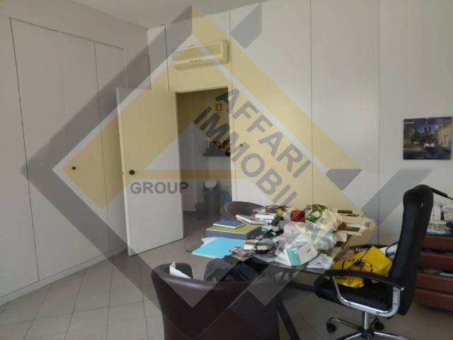 Locale Commerciale in affitto a Seguro, Settimo Milanese