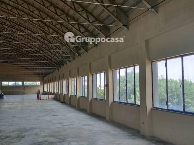 Locale Commerciale in affitto a Seguro, Settimo Milanese
