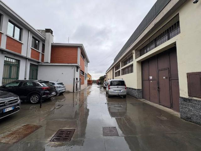 Locale Commerciale in affitto a Villaggio Cavour, Settimo Milanese