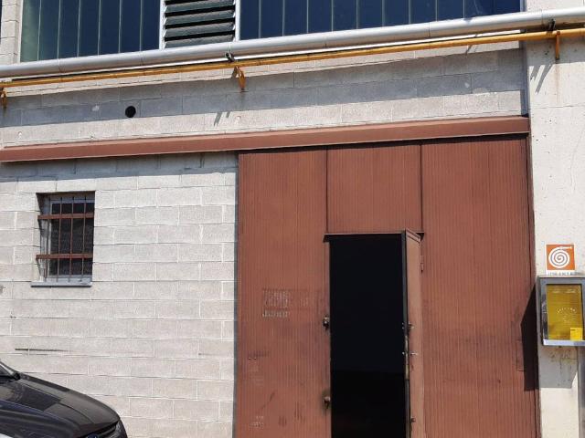 Locale Commerciale in affitto a Seguro, Settimo Milanese