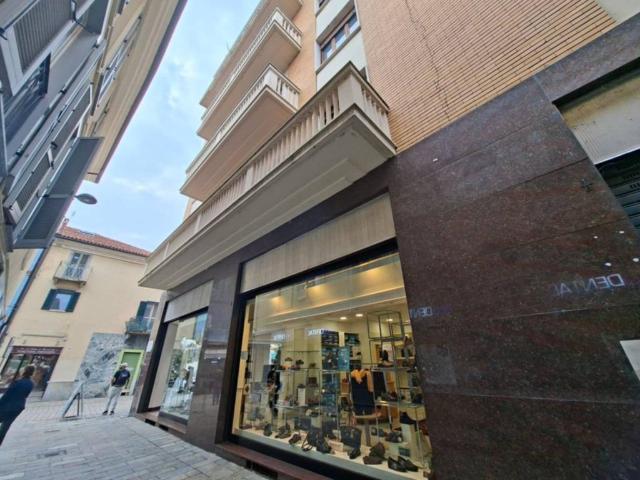 Locale Commerciale in affitto a Piemonte, Torino