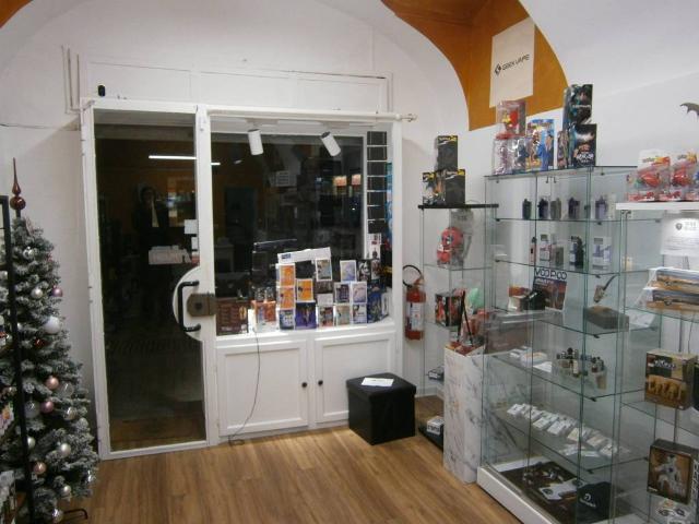 Locale Commerciale in affitto a Piemonte, Torino