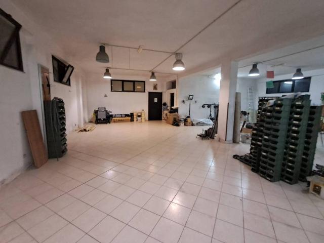 Locale Commerciale in affitto a Calabria, Catanzaro