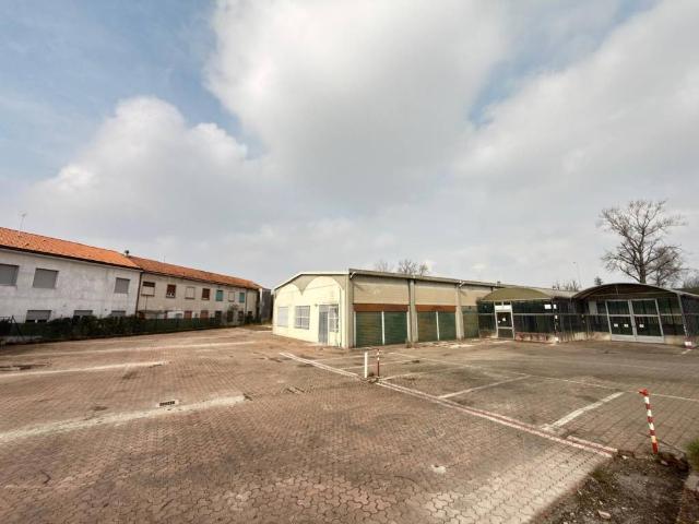Locale Commerciale in affitto a Altopiano di Seveso, Seveso