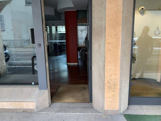 Locale Commerciale in affitto a Altopiano di Seveso, Seveso