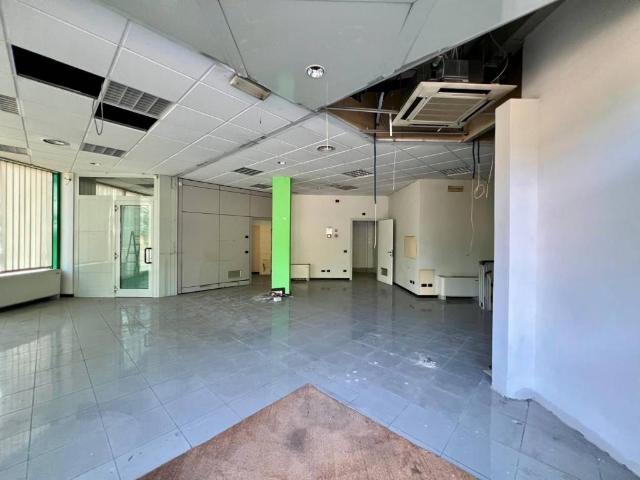 Locale Commerciale in affitto a Altopiano di Seveso, Seveso