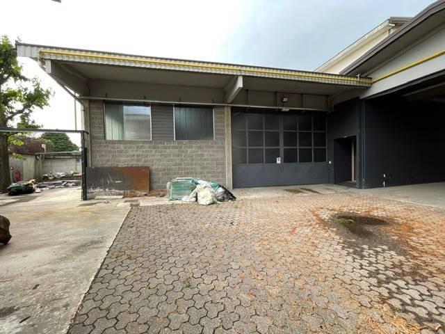 Locale Commerciale in affitto a Seveso, Lombardia