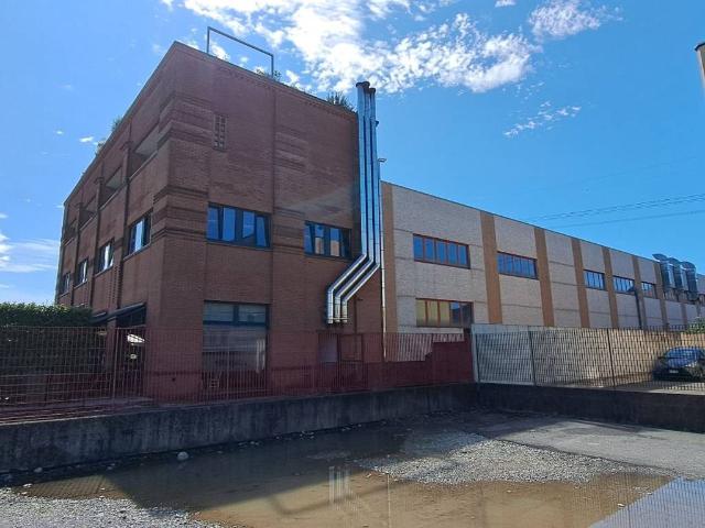 Locale Commerciale in affitto a Altopiano di Seveso, Seveso