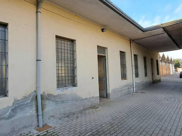 Locale Commerciale in affitto a Seveso, Lombardia