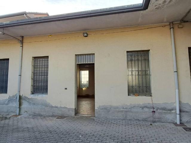 Locale Commerciale in affitto a Seveso, Lombardia