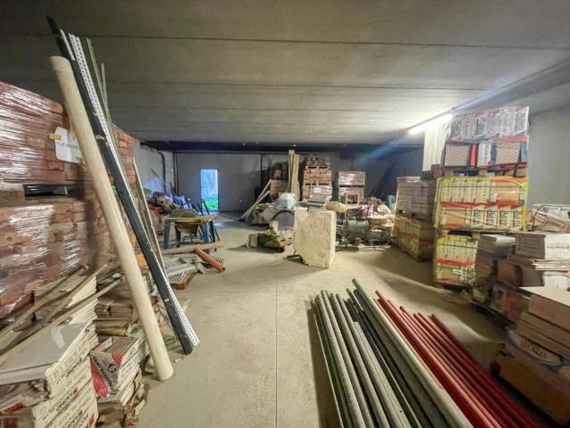 Locale Commerciale in affitto a Altopiano di Seveso, Seveso