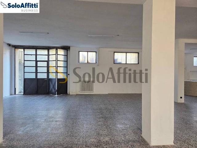 Locale Commerciale in affitto a Altopiano di Seveso, Seveso