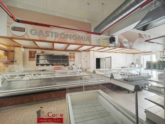 Locale Commerciale in affitto a Seveso, Lombardia