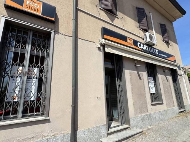 Locale Commerciale in affitto a Altopiano di Seveso, Seveso