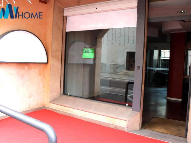 Locale Commerciale in affitto a Altopiano di Seveso, Seveso