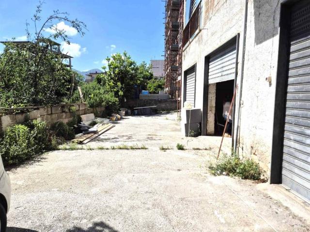 Locale Commerciale in affitto a Siano, Campania