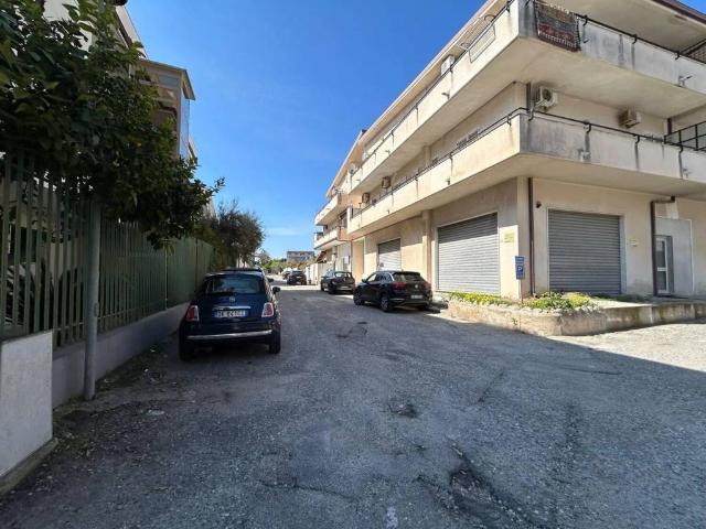 Locale Commerciale in affitto a Siderno, Calabria