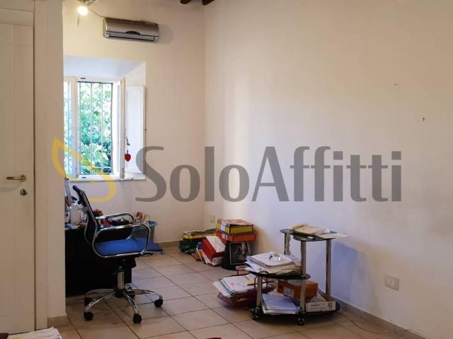 Locale Commerciale in affitto a Camollia, Siena