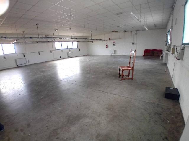 Locale Commerciale in affitto a Signa, Toscana