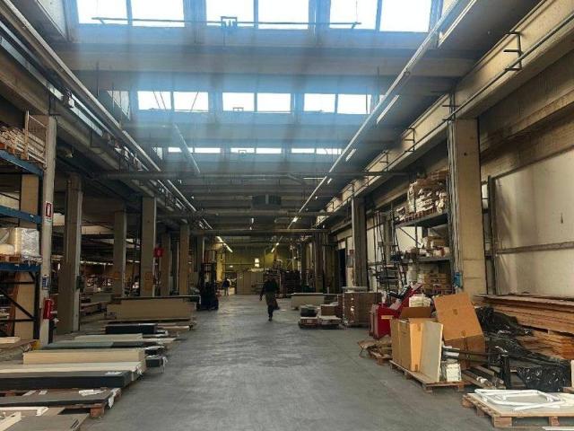 Locale Commerciale in affitto a Lanzago, Silea