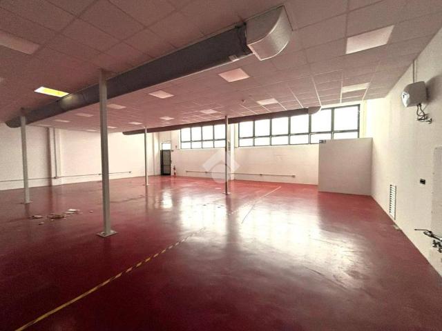 Locale Commerciale in affitto a Lanzago, Silea