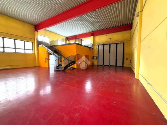 Locale Commerciale in affitto a Lanzago, Silea