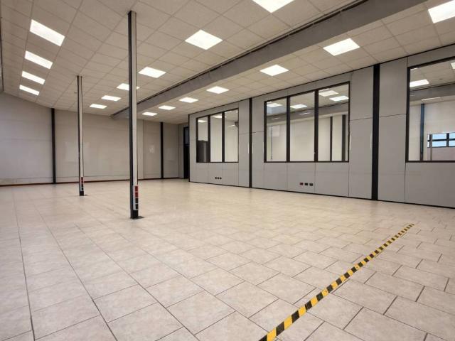 Locale Commerciale in affitto a Lanzago, Silea