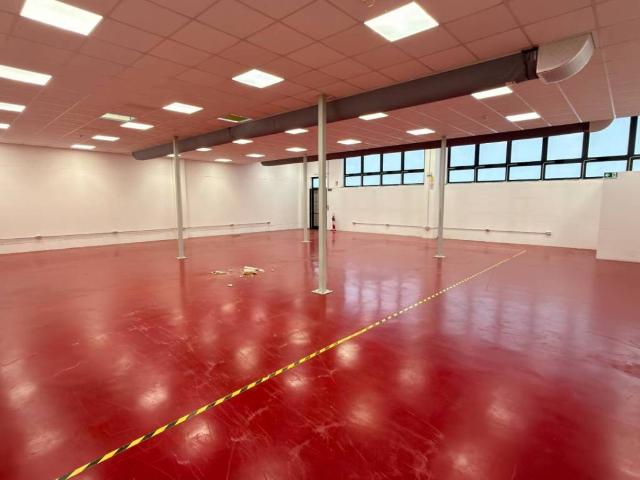 Locale Commerciale in affitto a Lanzago, Silea