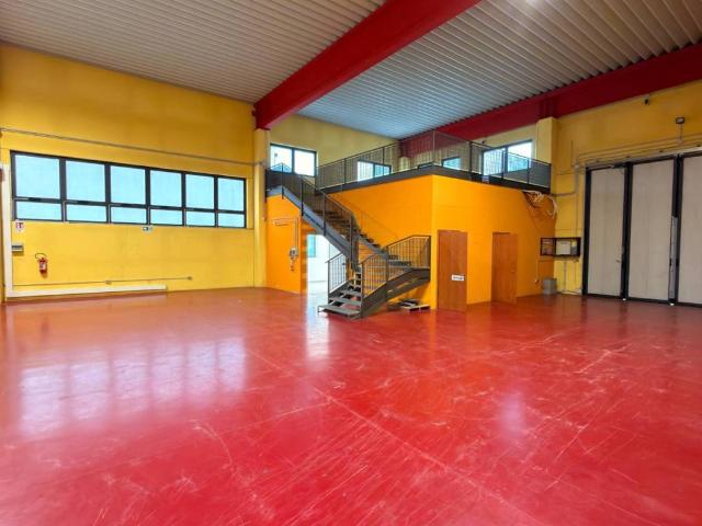 Locale Commerciale in affitto a Lanzago, Silea