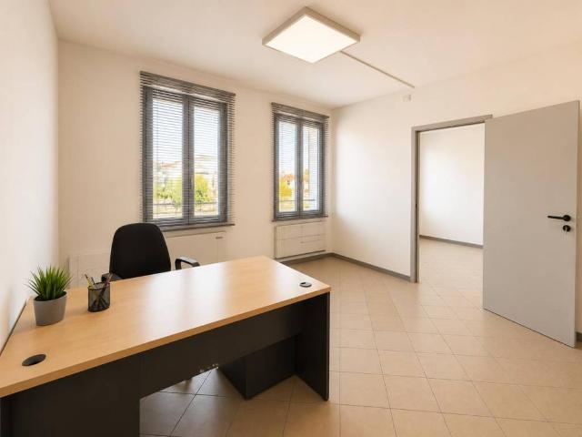 Locale Commerciale in affitto a Lanzago, Silea