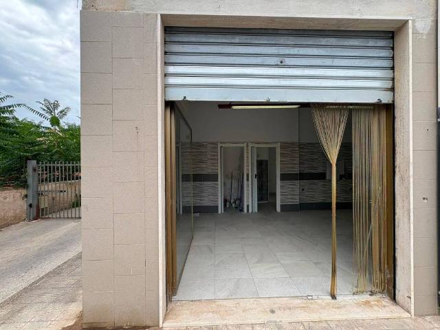 Locale Commerciale in affitto a Grottasanta, Siracusa