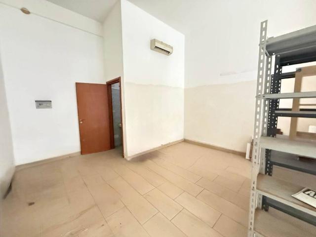 Locale Commerciale in affitto a Acradina, Siracusa
