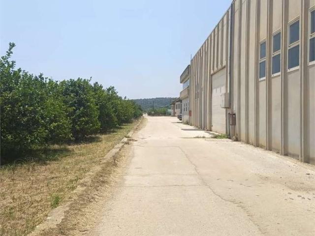 Locale Commerciale in affitto a Grottasanta, Siracusa
