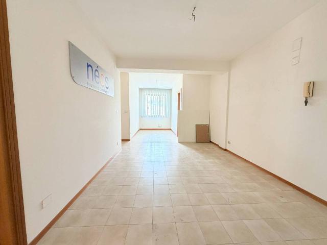 Locale Commerciale in affitto a Neapolis, Siracusa