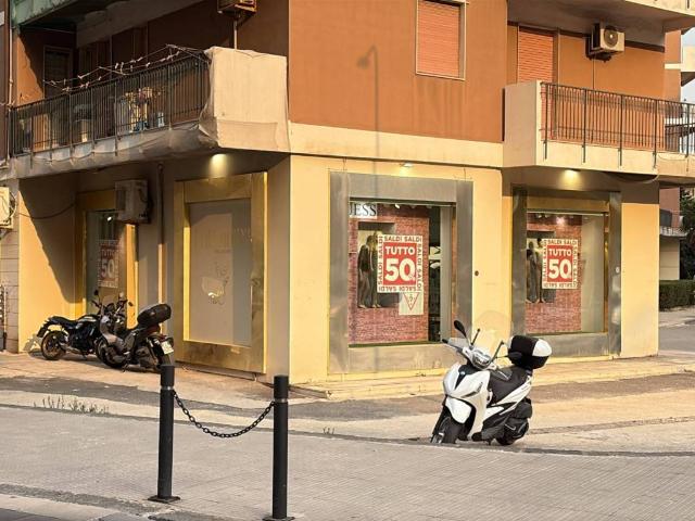 Locale Commerciale in affitto a Acradina, Siracusa