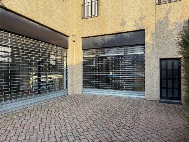 Locale Commerciale in affitto a Bevera, Barzago