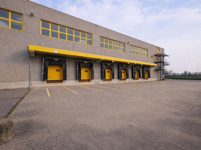 Locale Commerciale in affitto a Siziano, Lombardia