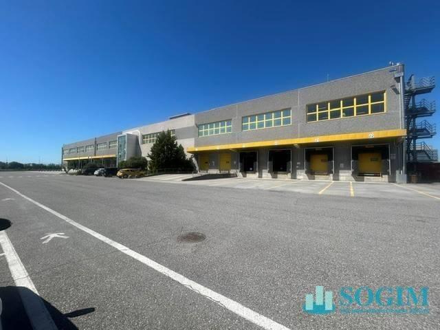 Locale Commerciale in affitto a Siziano, Lombardia