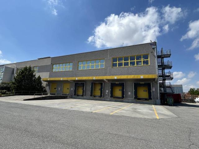 Locale Commerciale in affitto a Siziano, Lombardia
