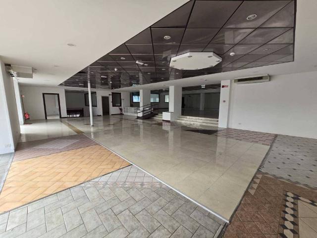 Locale Commerciale in affitto a Soave, Veneto