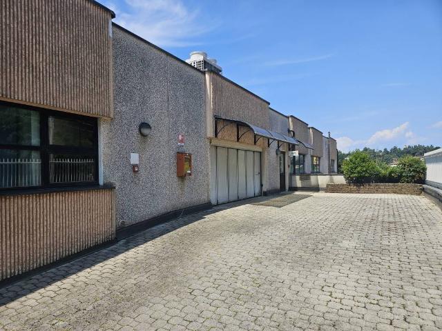 Locale Commerciale in affitto a Monte, Solbiate Arno